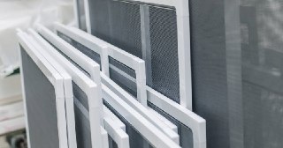 Москитные сетки на пластиковые окна Бердск купить по цене от 918 руб.